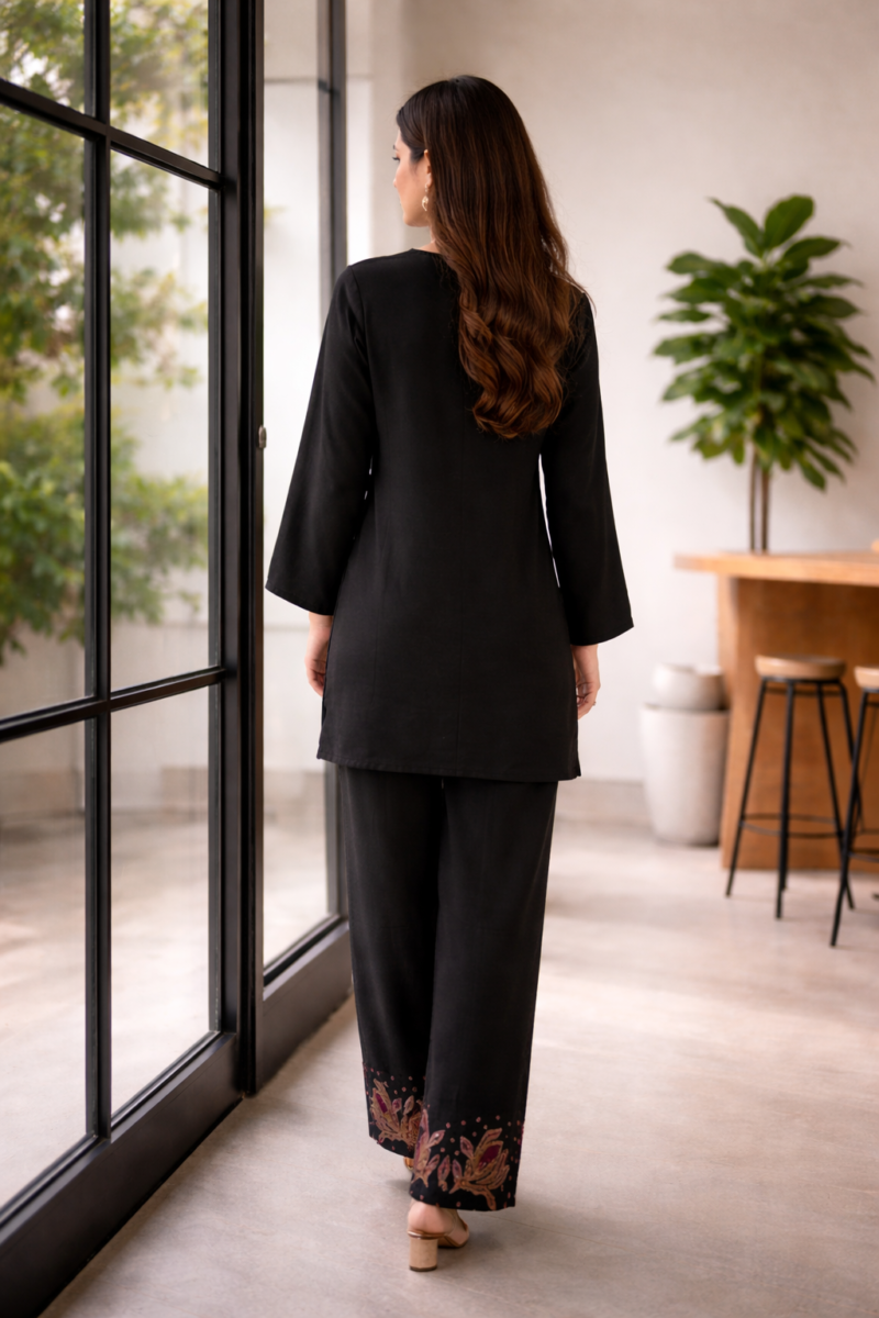 black cotton blend embroidered short kurta with straight pant