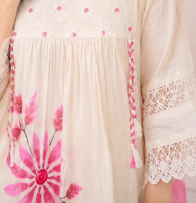 Off-White Cotton Schiffli Kurta Pant With Pink Dupatta - Image 2